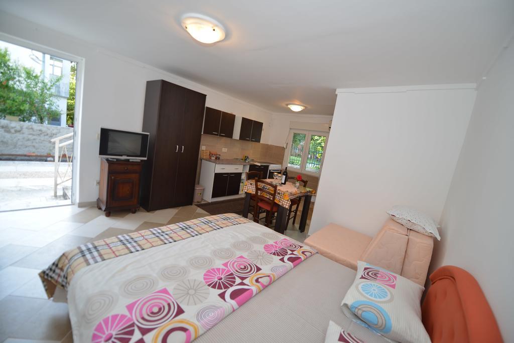 Apartments Simonovic Tivat Buitenkant foto